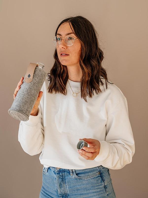 Equa Mismatch Sand Sky Γυάλινο Μπουκάλι Νερού με Θήκη από Τσόχα - 750ml - Sand Sky Beige / Grey / Διάφανο