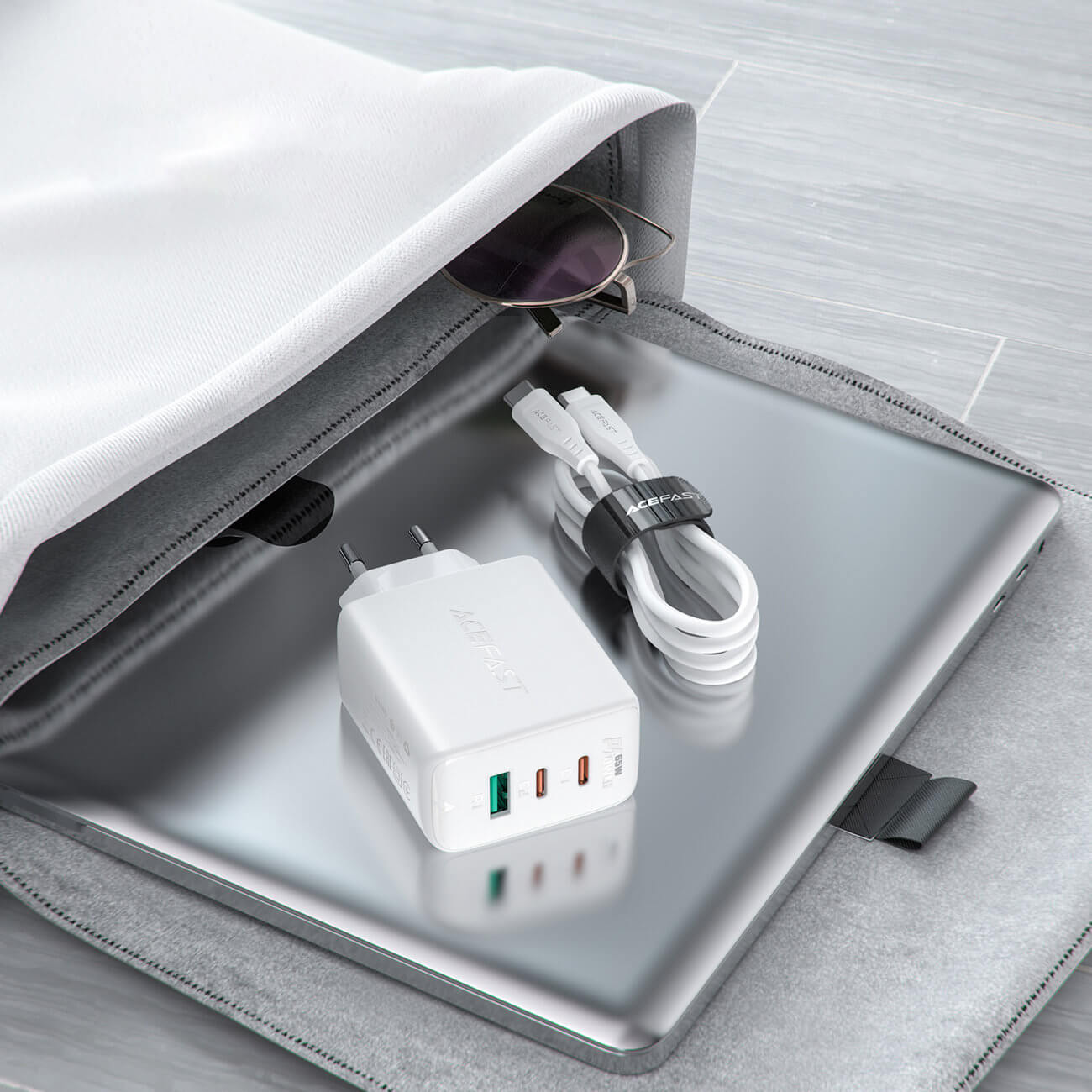 Acefast A13 65W Οικιακός Φορτιστής Γρήγορης Φόρτισης με 2 Θύρες Type-C και 1 Θύρα USB με Καλώδιο Type-C to Type-C - White