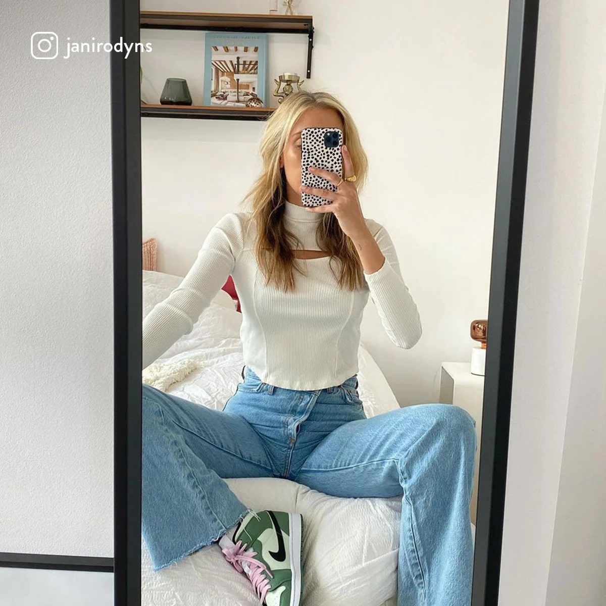 Burga iPhone 15 Fashion Tough MagSafe Σκληρή Θήκη με MagSafe - Almond Latte