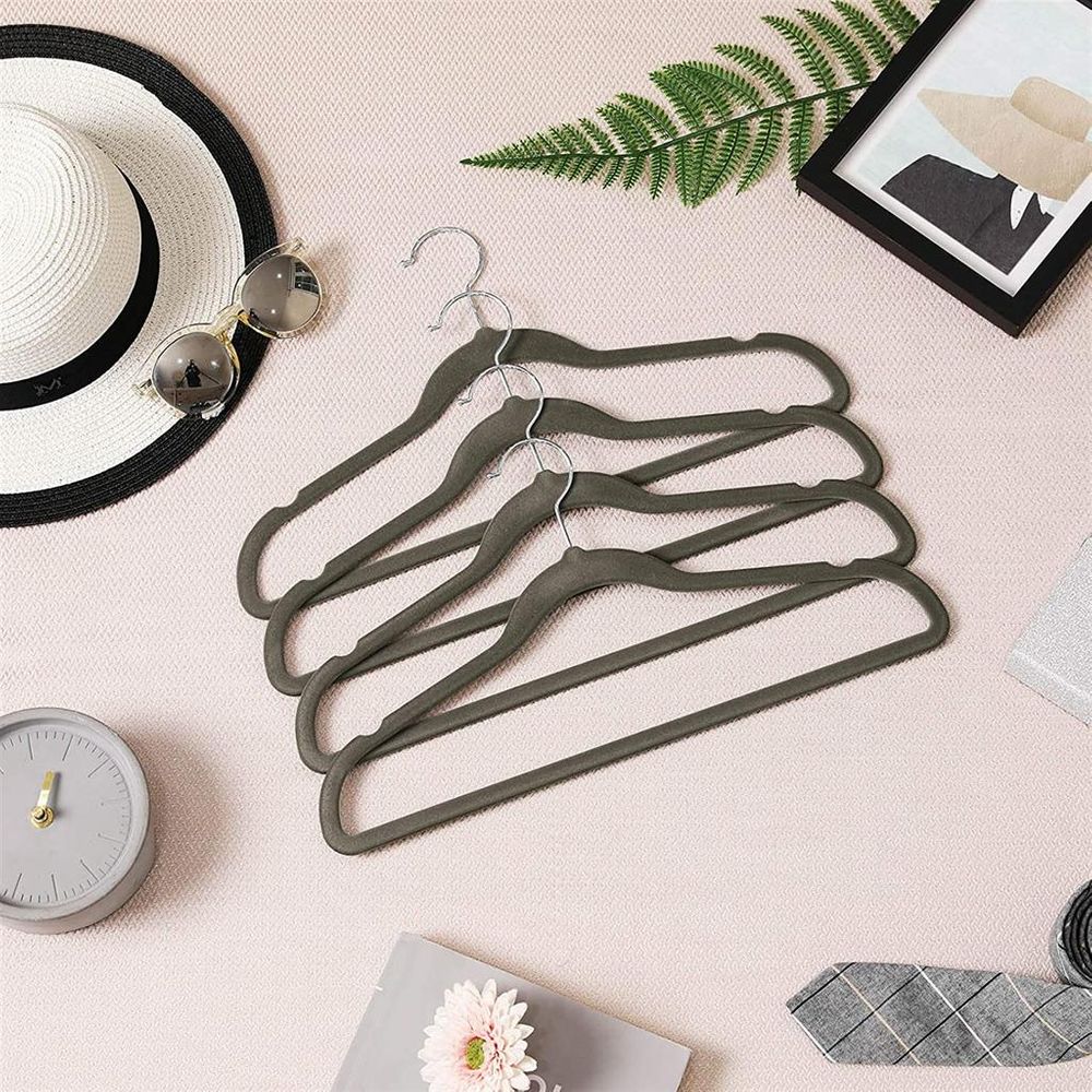 Songmics Σετ με 30 Βελούδινες Κρεμάστρες για Κοστούμι με Οργανωτή Γραβάτας - Grey - CRF26V