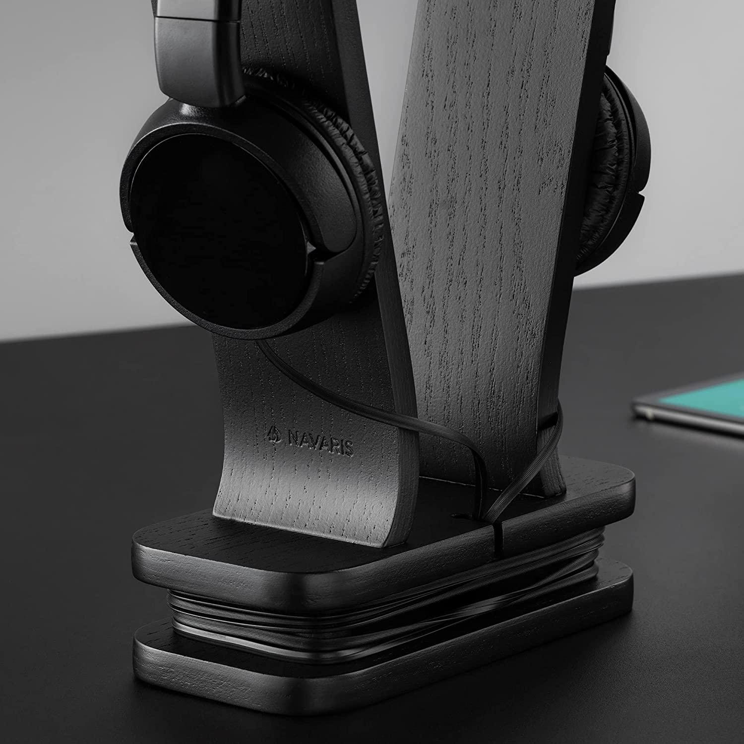 Navaris Βάση Ακουστικών από Ξύλο Καρυδιάς - Black Oak - 53329.01