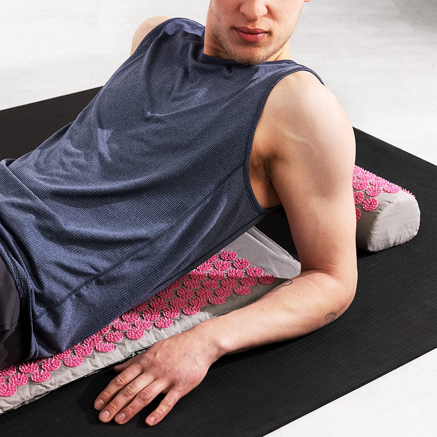 Navaris 2-in-1 Acupressure Mat and Pillow Set Σετ 2 σε 1 Χαλάκι και Μαξιλάρι Μασάζ - Grey / Pink - 43899.22