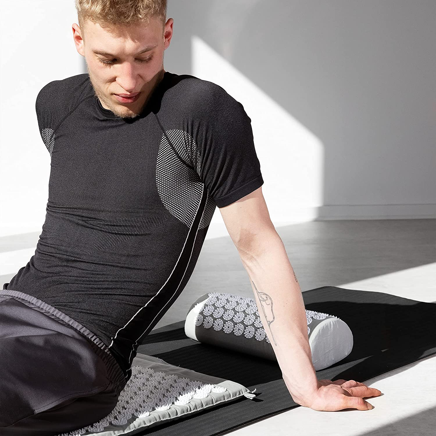 Navaris Σετ 2 σε 1 Χαλάκι και Μαξιλάρι Μασάζ με Τσάντα Αποθήκευσης - Grey / White - 43899.70.01