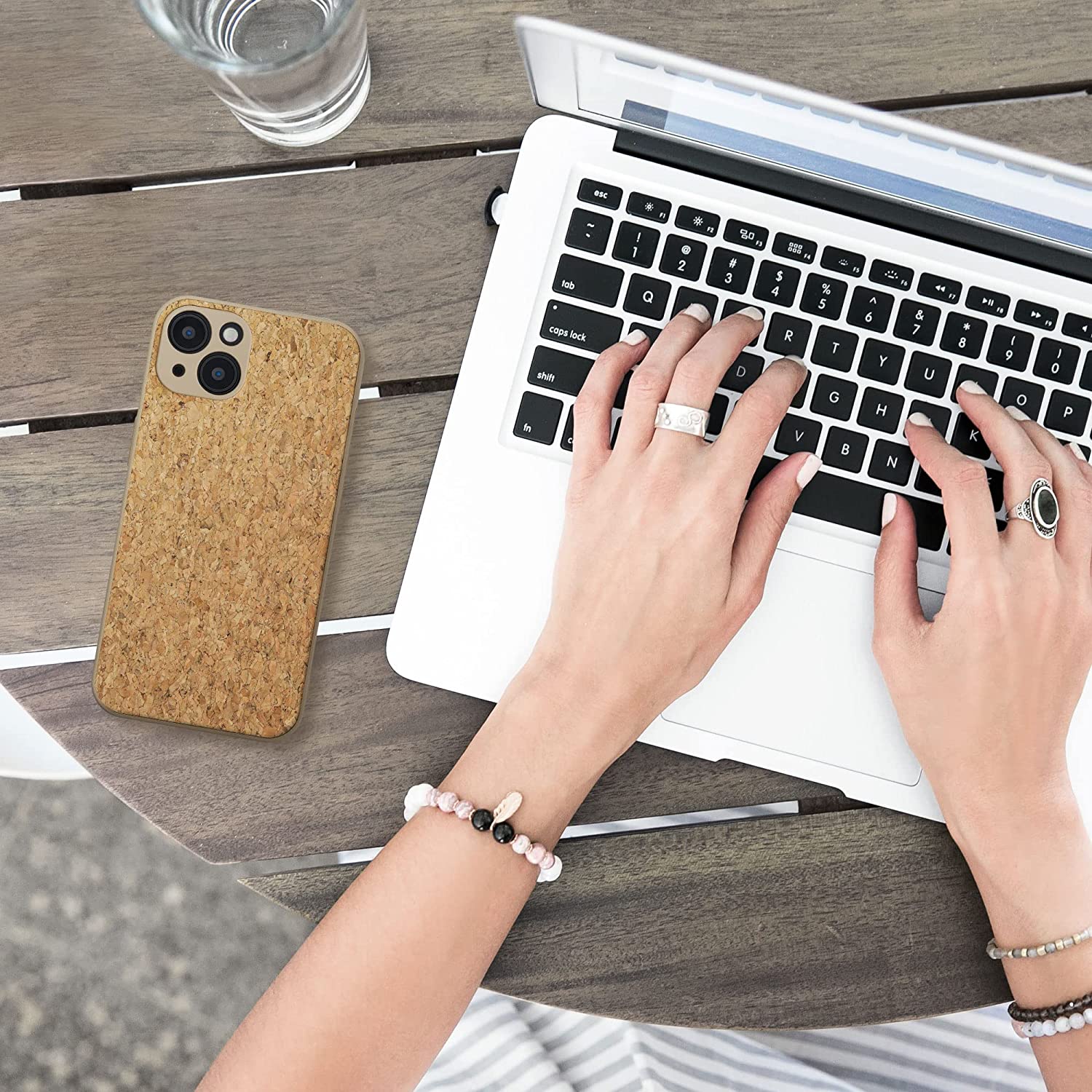 KW iPhone 13 Σκληρή Θήκη από Φελλό με Πλαίσιο Σιλικόνης - Light Brown - 56312.24