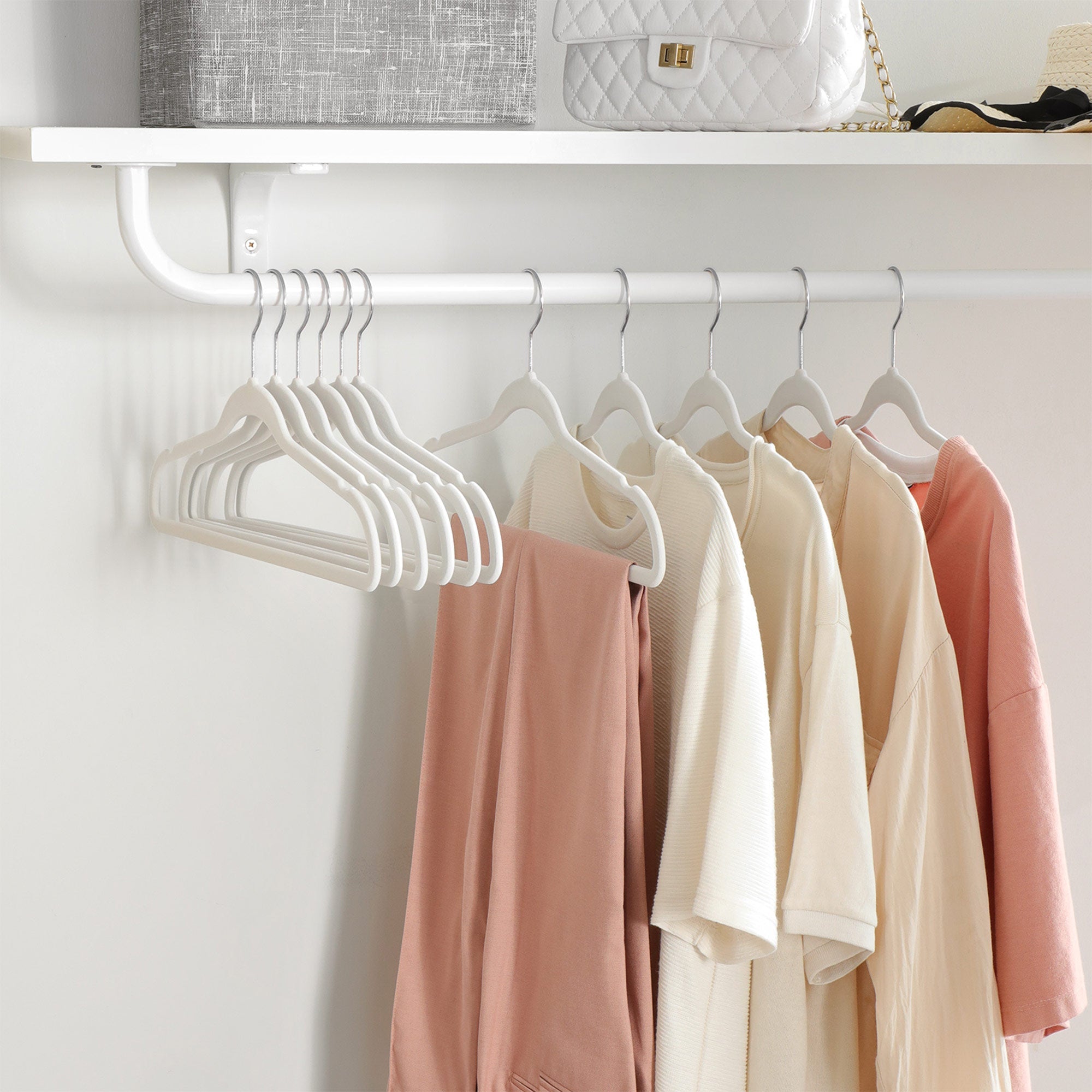 Songmics Σετ με 30 Βελούδινες Κρεμάστρες Ρούχων - Cloud White - CRF026W02