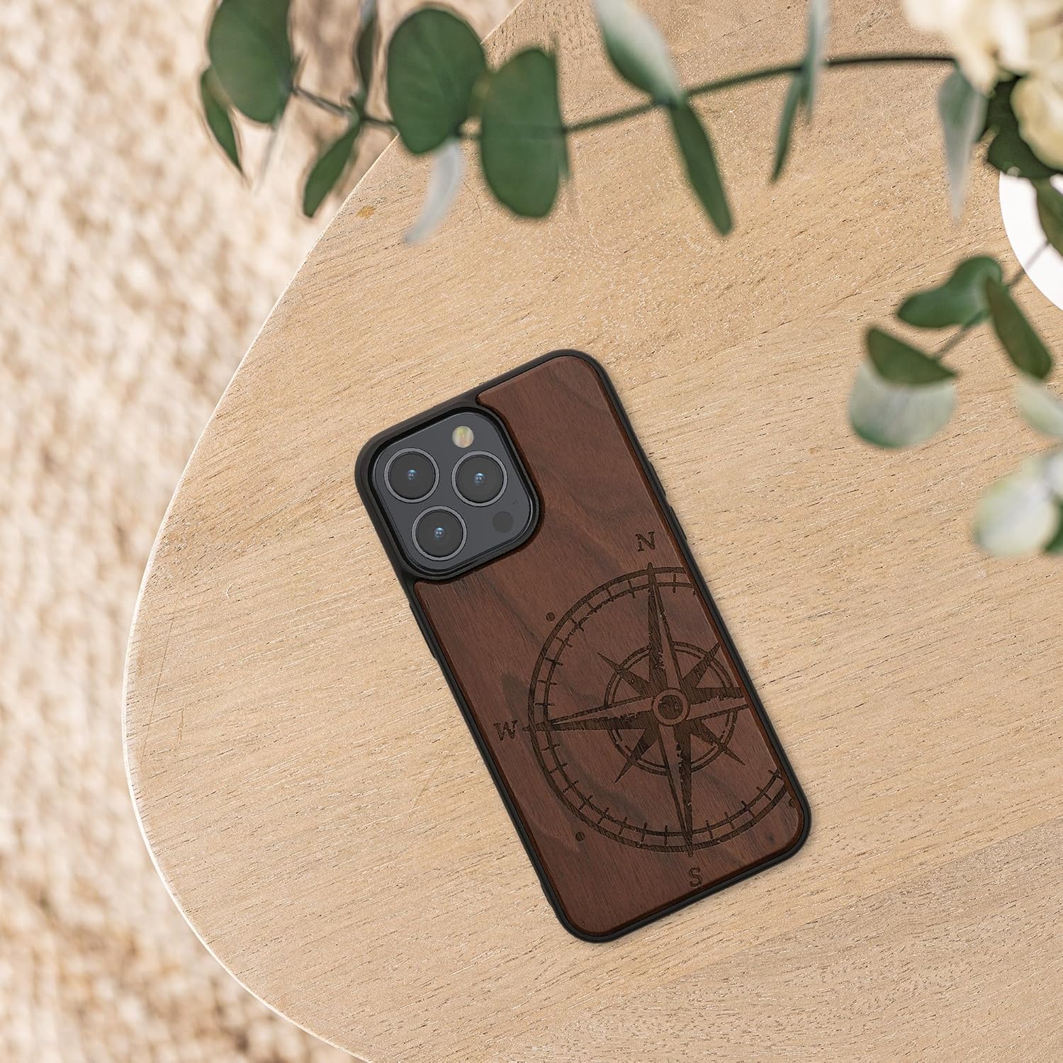 KW iPhone 15 Pro Max Θήκη από Φυσικό Ξύλο - Design Vintage Compass - Dark Brown