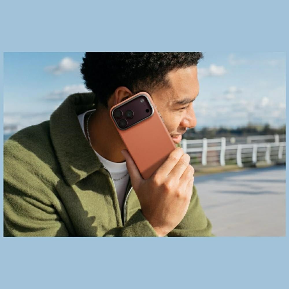 Uniq iPhone 18 Pro / iPhone 17 Pro - Σκληρή Θήκη με Επένδυση Συνθετικού Δέρματος MagSafe - Lyden MagClick - Terracotta