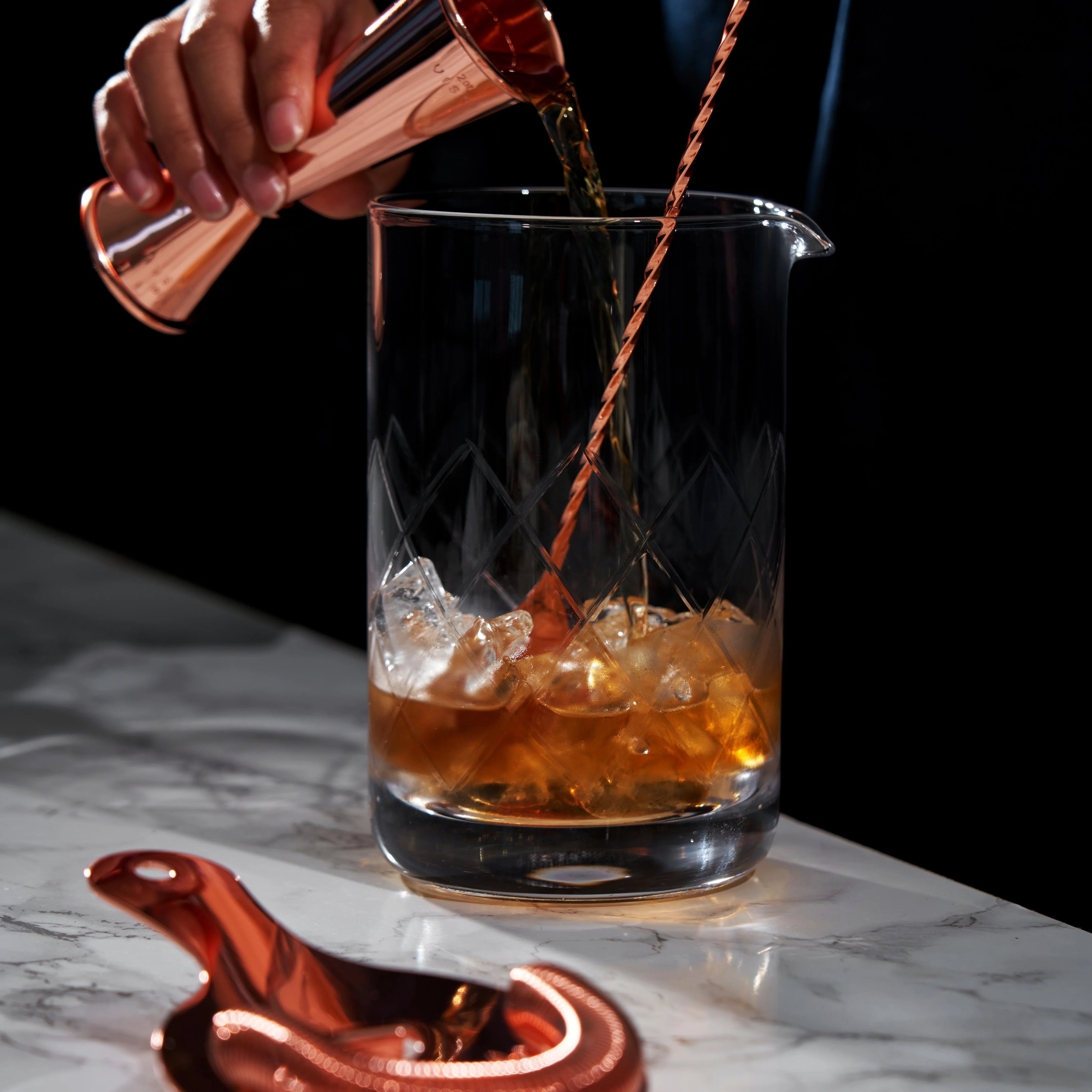 Viski Σετ Cocktail 4 Τεμαχίων από Ανοξείδωτο Ατσάλι και Κρυστάλλινο Ποτήρι Ανάδευσης - Summit - Copper