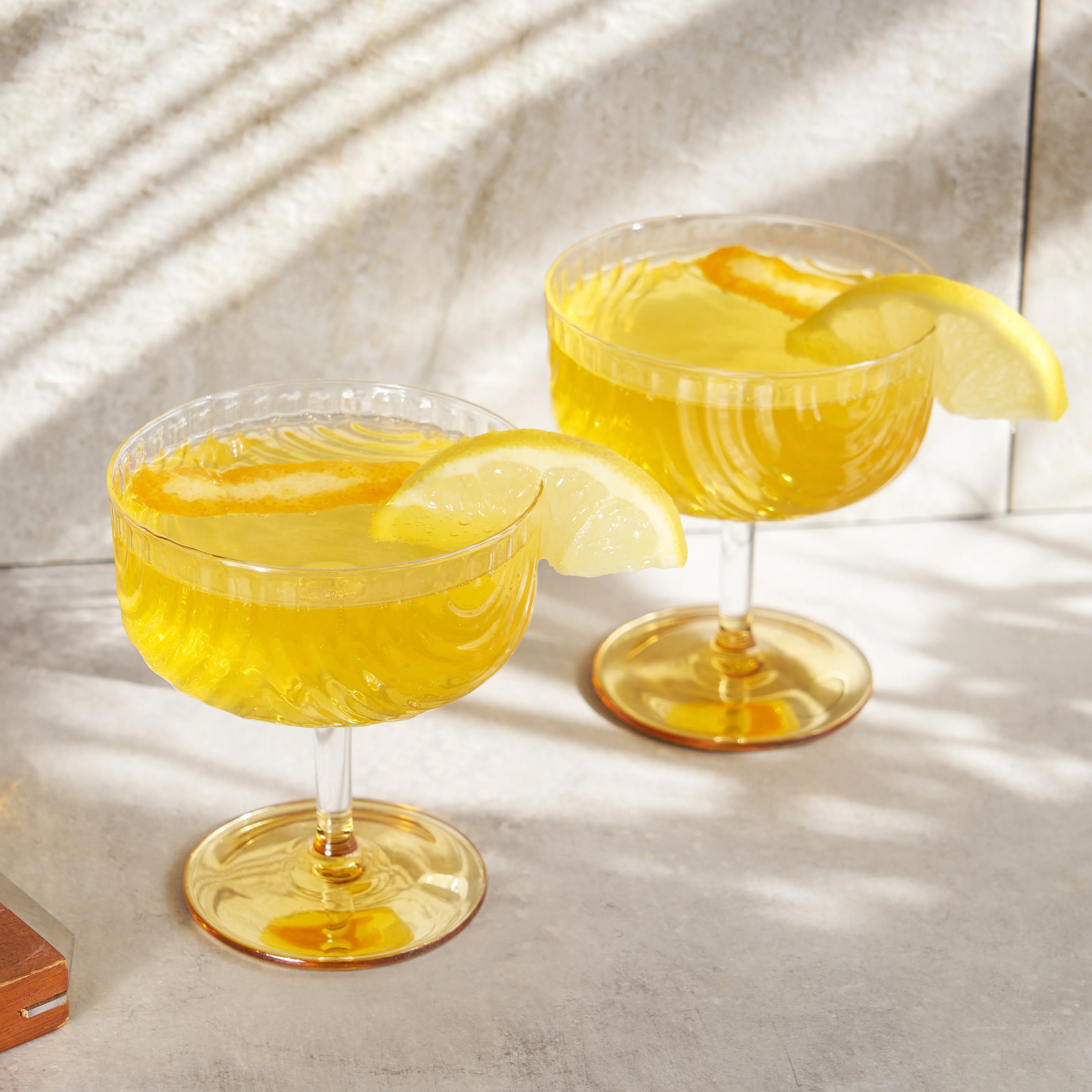 Viski Σετ με 2 Γυάλινα Ποτήρια Coupe με Χρυσή Βάση - 266 ml - Gatsby