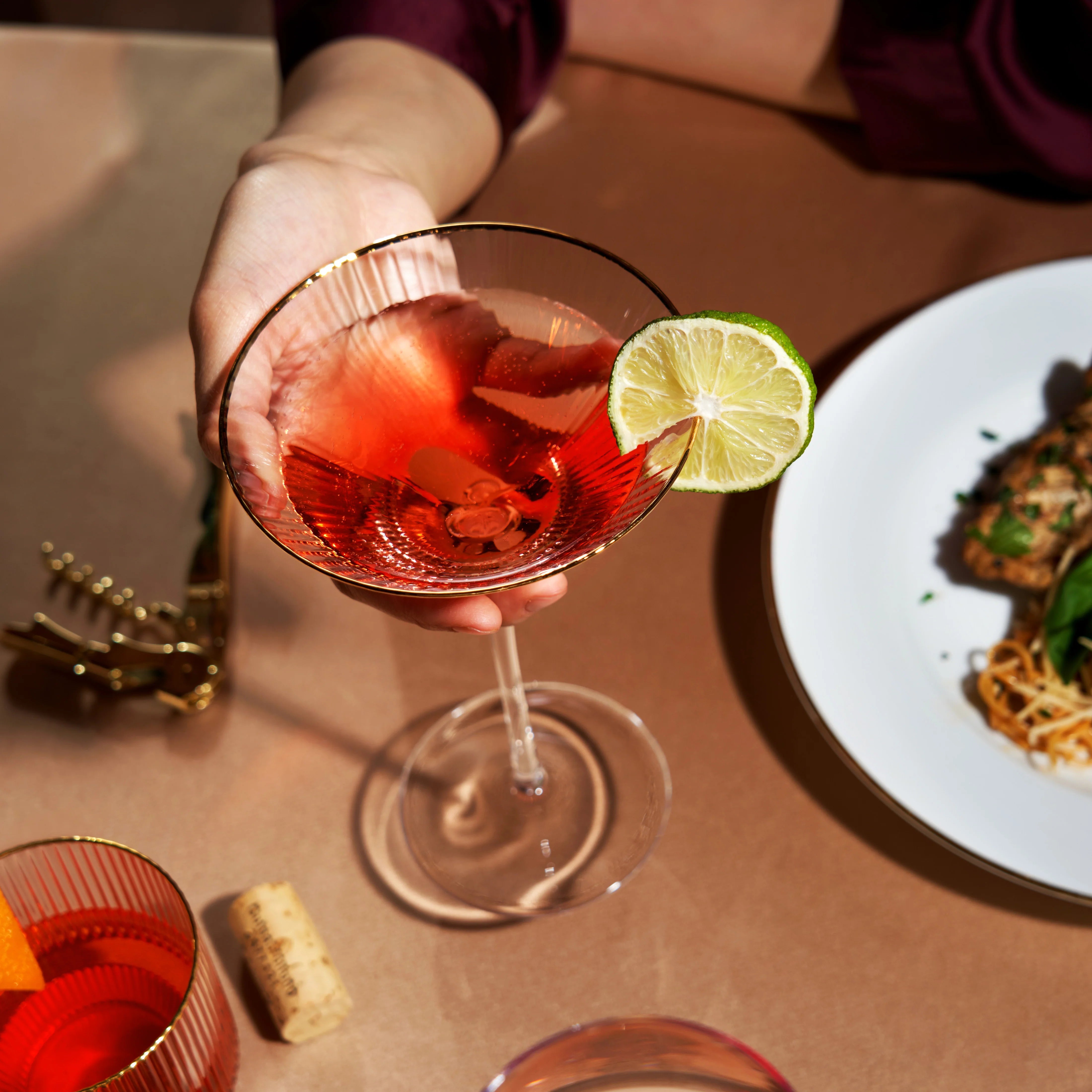 Viski Σετ με 2 Κρυστάλλινα Ποτήρια Martini με Χρυσό Χείλος - 230 ml - Meridian