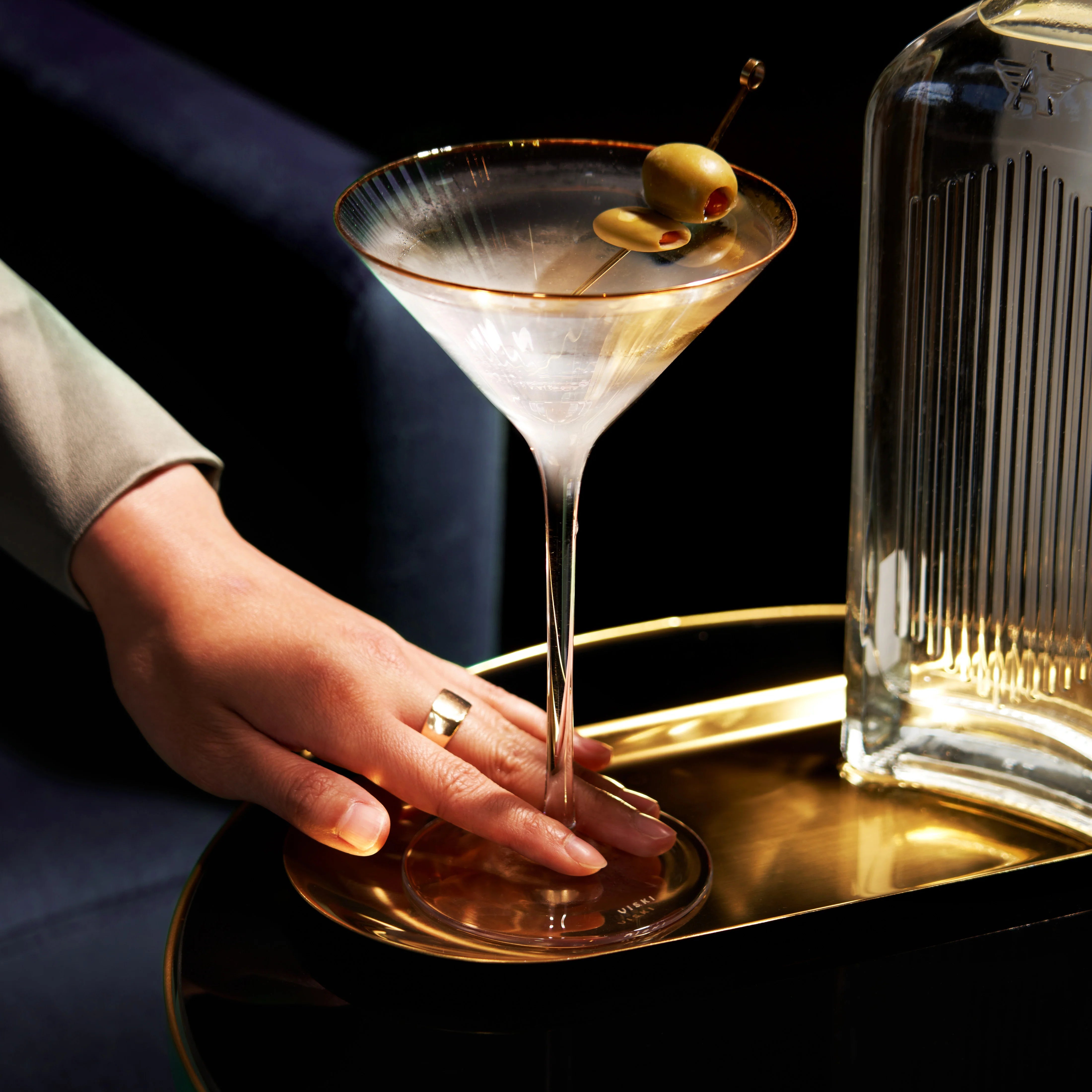 Viski Σετ με 2 Κρυστάλλινα Ποτήρια Martini με Χρυσό Χείλος - 230 ml - Meridian
