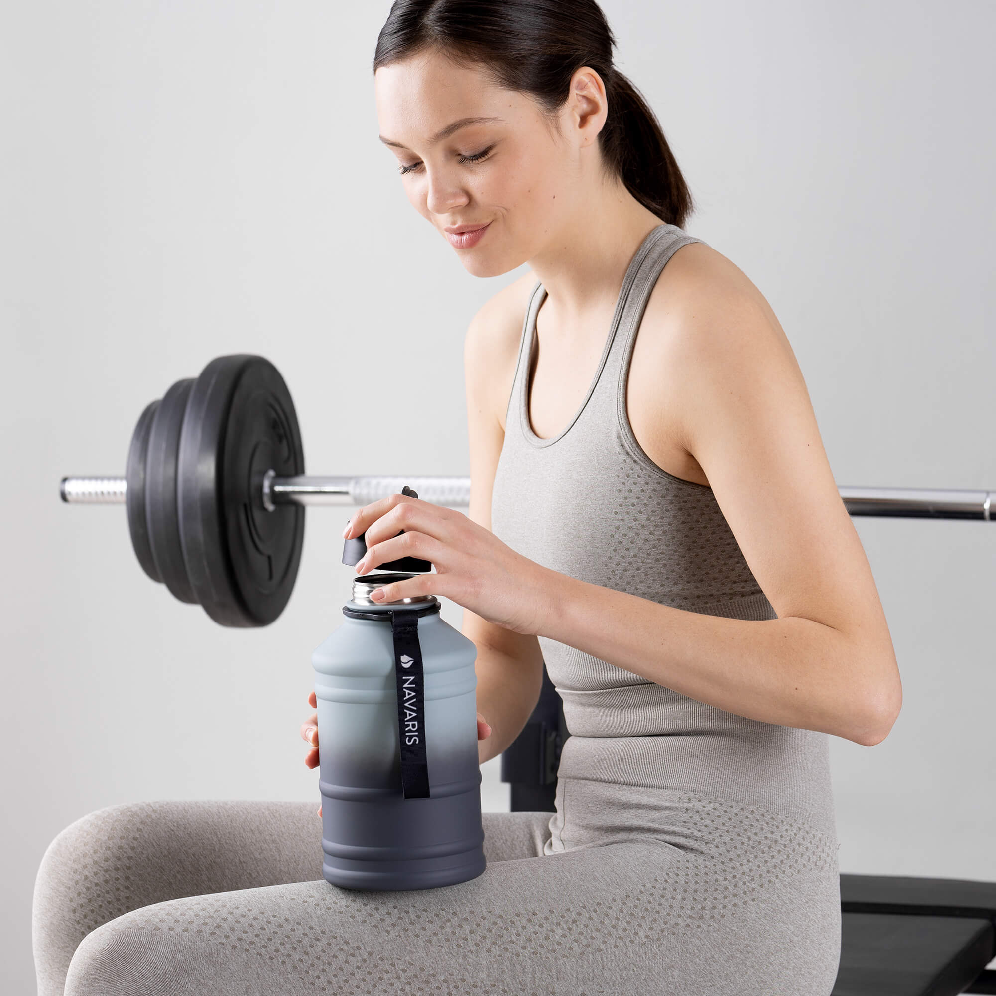 Navaris Μπουκάλι Νερού από Ανοξείδωτο Ατσάλι - BPA Free - 2.2 L - Light Grey / Dark Grey - 53701.22