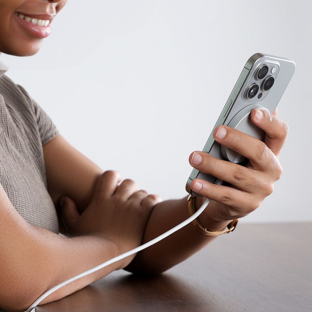 ESR HaloLock QI2 Mini Ασύρματος Φορτιστής MagSafe με Καλώδιο Type-C 15W - Silver