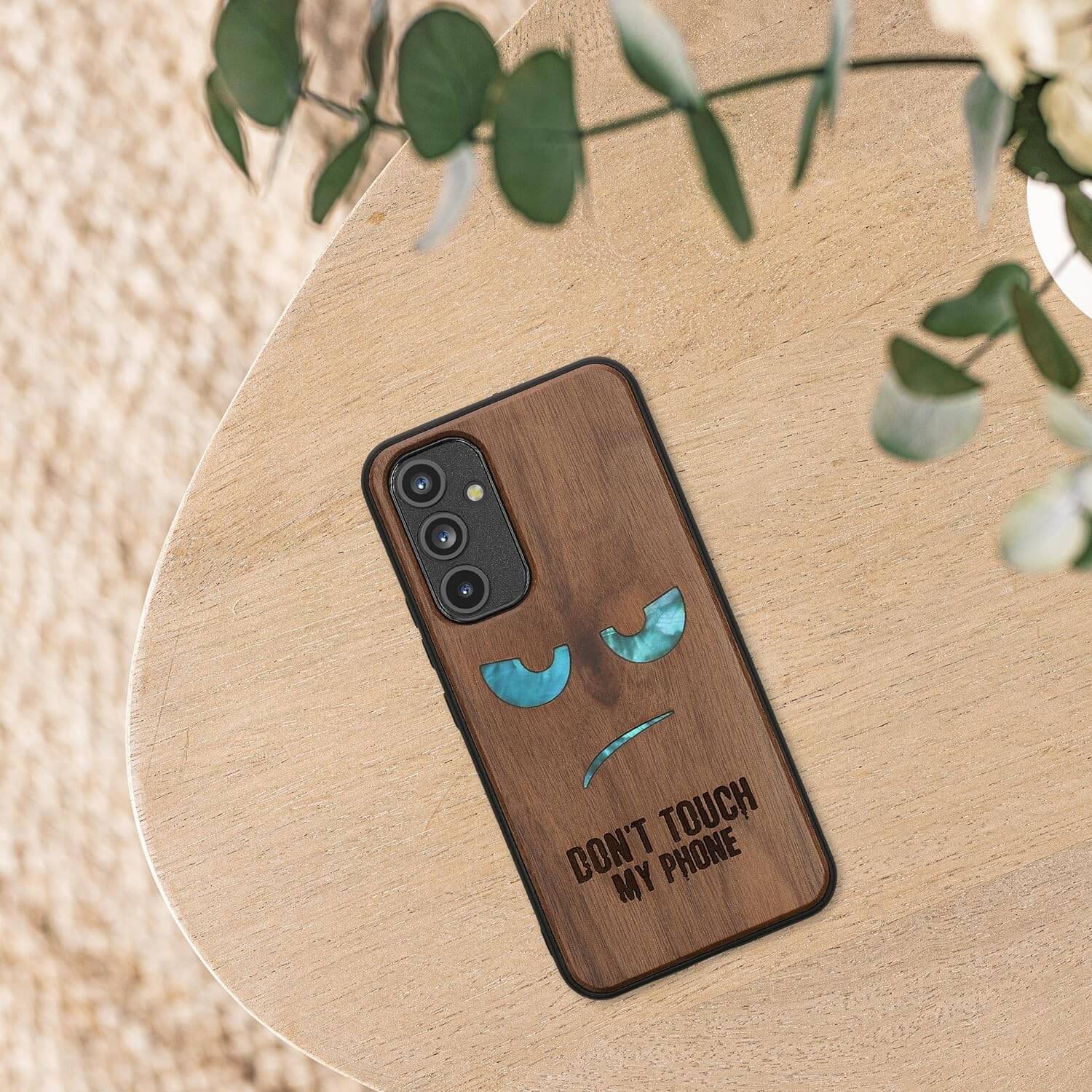 KW Samsung Galaxy A54 5G Θήκη από Φυσικό Ξύλο - Design Mother of Pearl Don't Touch my Phone - Dark Brown - 60799.08