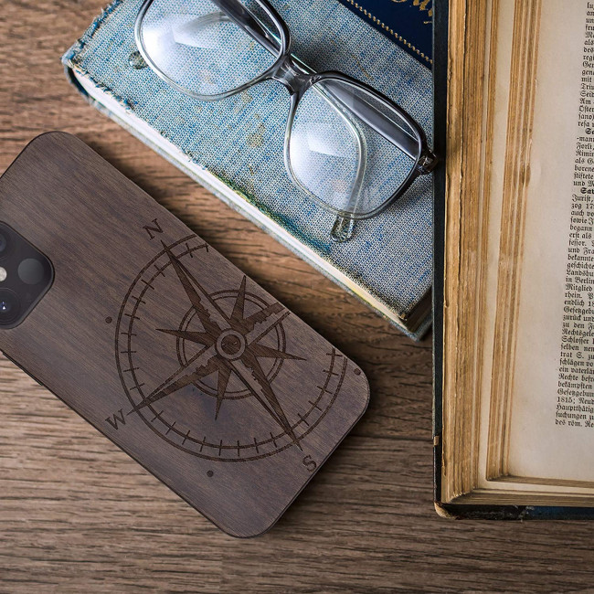 KW iPhone 12 Pro Θήκη από Φυσικό Ξύλο Design Navigational Compass - Dark Brown - 52734.01