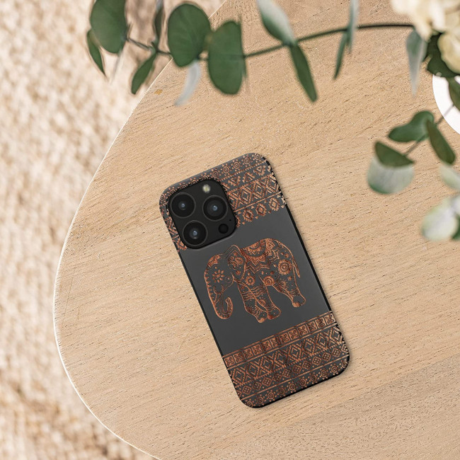 KW iPhone 13 Pro Θήκη από Φυσικό Ξύλο - Design Wood Elephant With Pattern - Light Brown / Black - 55967.10