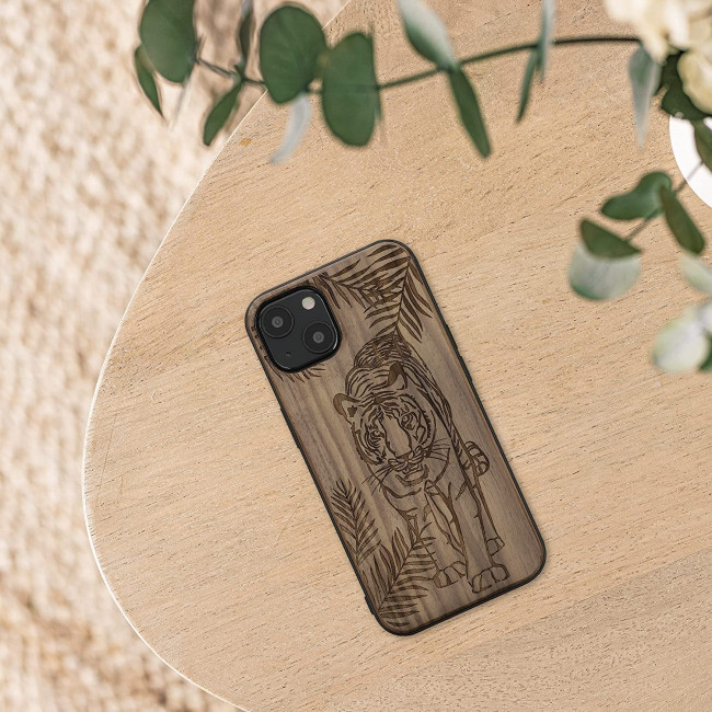 KW iPhone 13 Θήκη από Φυσικό Ξύλο - Design Tiger Palm Trees - Dark Brown - 55953.12