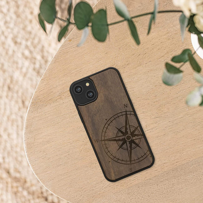 KW iPhone 14 Plus Θήκη από Φυσικό Ξύλο Design Navigational Compass - Dark Brown - 59125.01